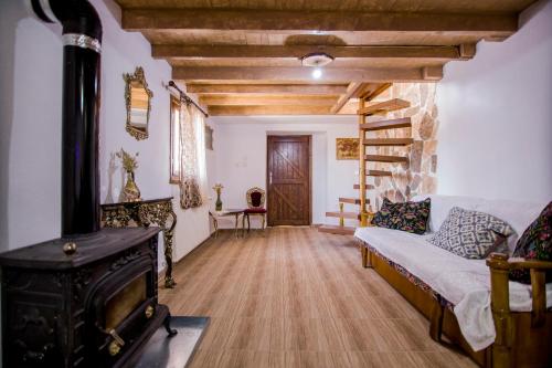 Χώρος καθιστικού στο Farma House Vasilo - Escape Cottage Retreat