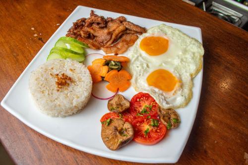 Makanan di atau berdekatan resort