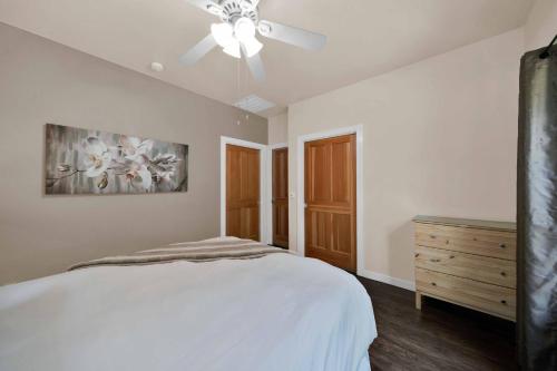 Katil atau katil-katil dalam bilik di The Inn at Shasta Lake