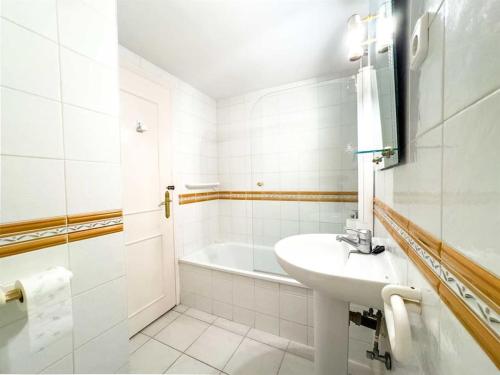 Skol 504 -Lovely 2-Bedroom Duplex in Skol First Line Beach Marbella photo 3