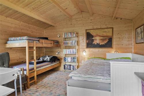 Koja eða kojur í herbergi á Idyllic Coastal Cottage Modern Comfort
