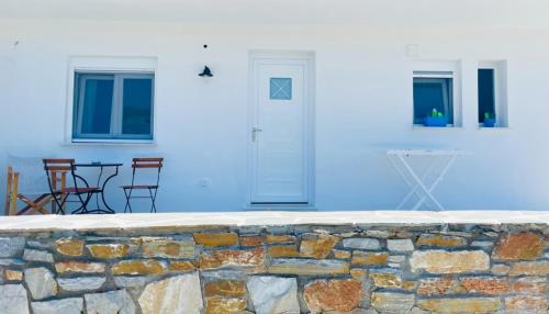Balkón nebo terasa v ubytování Colorful,newly renovated artistic apartment in the port of Gavrio