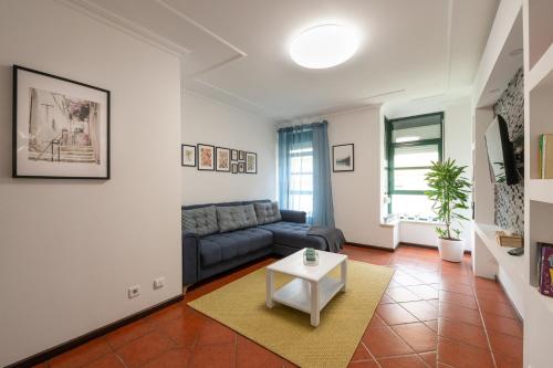 a living room with a couch and a table at Lovely house, Paredes Alenquer in Alenquer