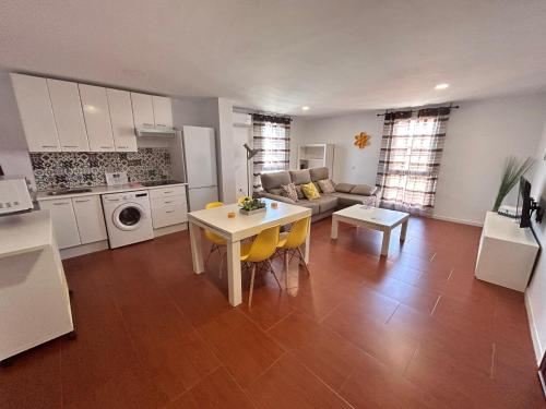 a kitchen and living room with a table and a couch at Apartamentos Empul " Tunidos House " in Barbate