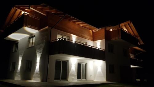a house at night with its lights on at Ferienwohnungen Gottschlicht in Oberhof