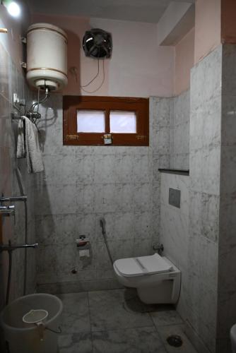Koupelna v ubytování Hotel Atul Regency Narkanda