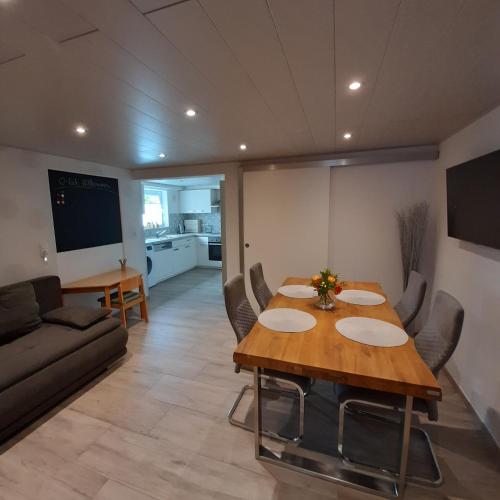 a dining room with a table and a couch at Ferienwohnung am Fussweg zur Therme in Bad Rodach