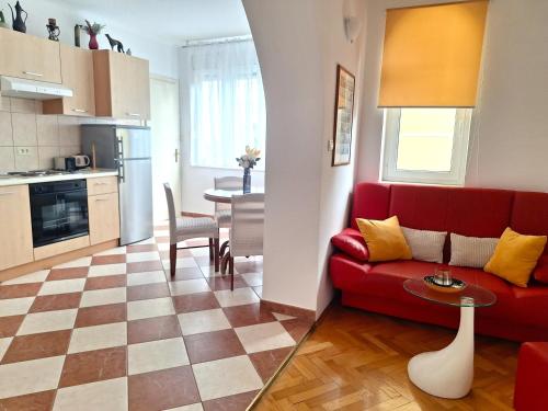 Sunny Center apartment