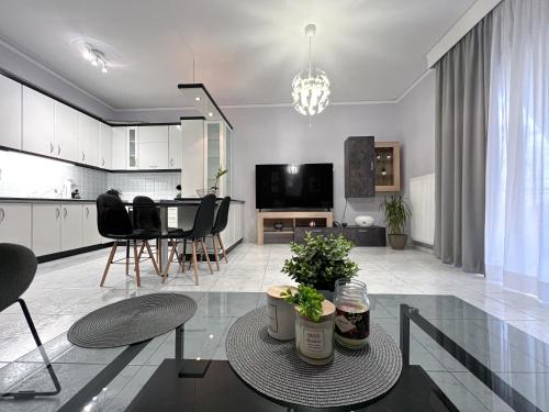 Three Winds Apartment