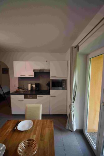 Η κουζίνα ή μικρή κουζίνα στο Ferienwohnung Dackel