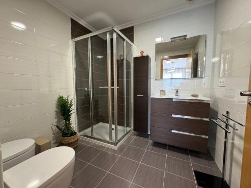Bilik mandi di Maison Liberdade By Oktheway