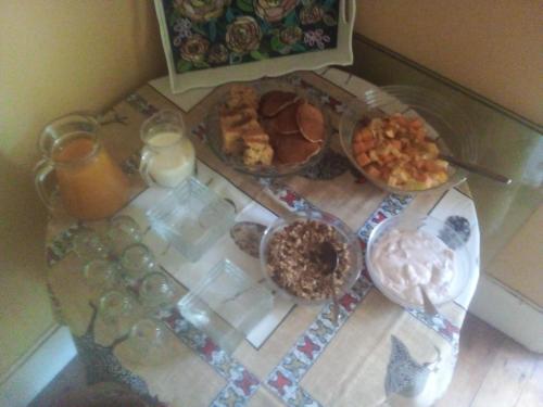 Makanan di atau berdekatan rumah tamu ini