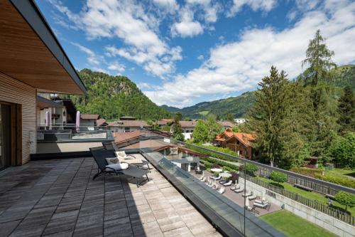 a balcony with a view of the mountains at Penthouse Bergseetraum mit 102 qm Dachterrasse in Walchsee