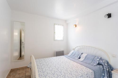 Postel nebo postele na pokoji v ubytování Côté Oliviers 4P - Appt 4p climatisé avec piscine