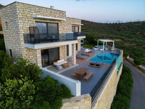 Bazén v ubytování Paleokastro Villas with Private Heated Pool, Top Views - Next To Center - Top WiFi nebo v jeho okolí