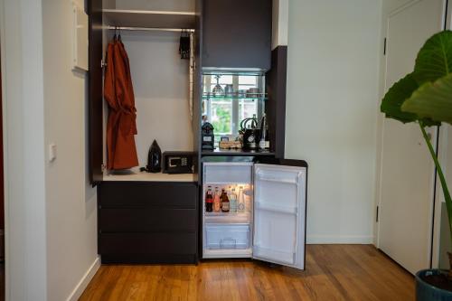 a kitchen with an open refrigerator in a room at Bugan-Villa in Athens