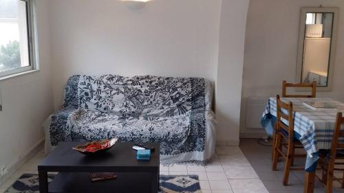 Photo de la galerie de l'établissement APPT 2 PIECES 33m2 + TERRASSE 14m2 REF 4047, à Le Castellas