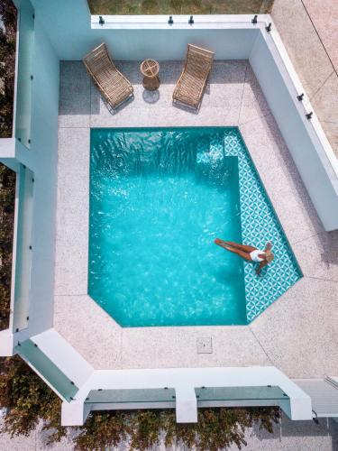 an overhead view of a swimming pool with two chairs at Turquoise Waters Retreat in Perth