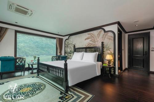 Ein Bett oder Betten in einem Zimmer der Unterkunft Velar of the Sea Cruise