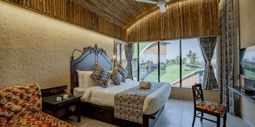 A bed or beds in a room at Neonz Resort