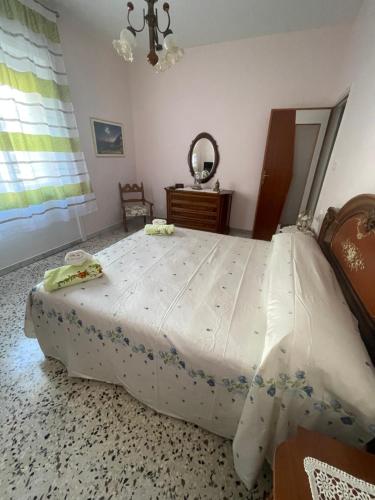 a bedroom with a large white bed in a room at LA CASA DI ANNA in Minori