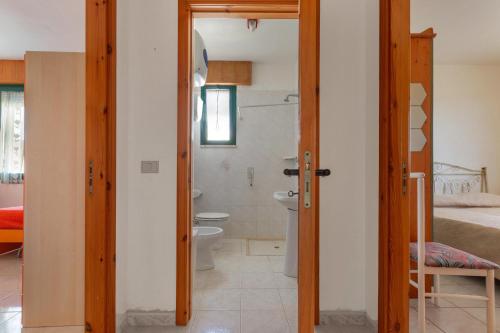 a bathroom with a toilet and a shower in a room at Casa di Tosca by BarbarHouse in Torre dell'Orso