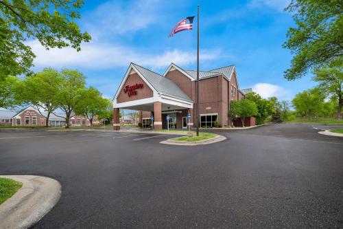 an empty parking lot in front of a store at Hampton Inn South Heritage Park in Lincoln
