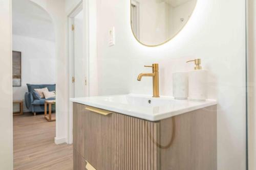 Chic cosy apartment near the center by REMS