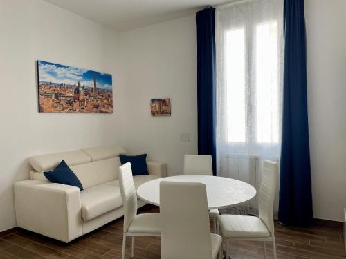 a living room with a white couch and a table at Casa Curcio in Bologna