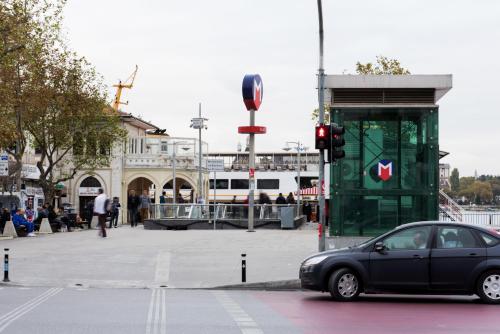 a car stopped at a traffic light on a street at Hotel Bossuite Kadikoy in Istanbul