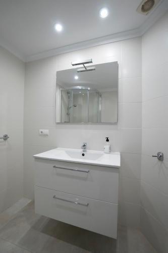 a white bathroom with a sink and a mirror at PINOS 22 MENYBER in Nerja