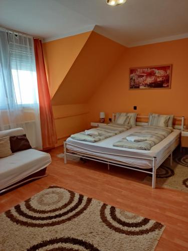 Postel nebo postele na pokoji v ubytování Bübáj Vendégház
