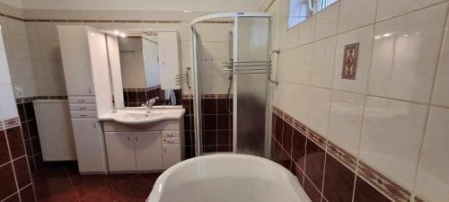 Aranypatkó Fogadó-Étterem 9081 Győrújbarát, István utca 21. kép - 3