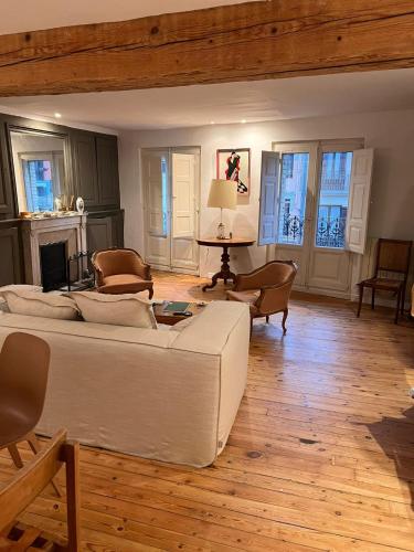 habitacion individual baño compartido centro pamplona