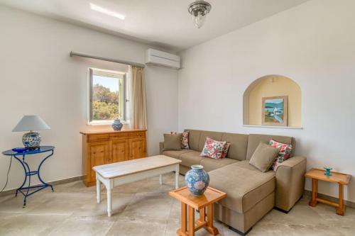 Gallery image of Yero Grivas relaxing house-amazing sea view in Protorgia