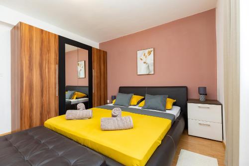 Ένα ή περισσότερα κρεβάτια σε δωμάτιο στο Beautiful Apartment Fratta with garden in Tar