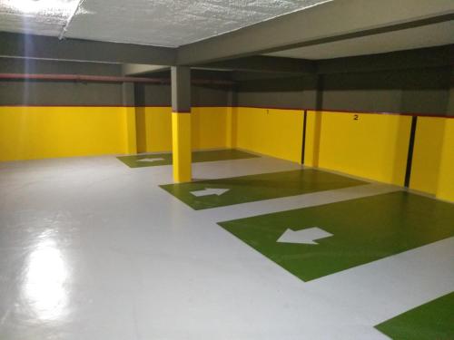 a room with a yellow and green room with arrows on the floor at Premium Mendoza Apart Hotel in Mendoza