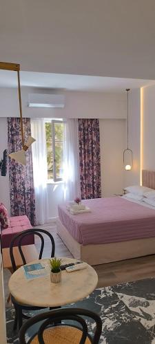 Ένα ή περισσότερα κρεβάτια σε δωμάτιο στο MUSES LUXURY SUITES
