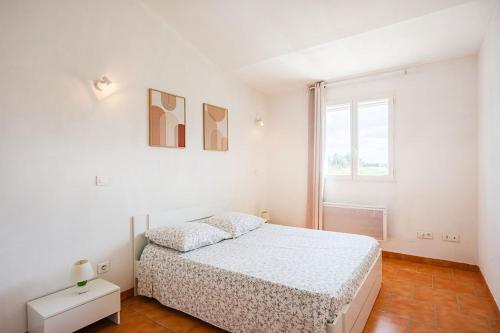 Postel nebo postele na pokoji v ubytování Côté Oliviers 6P - Appt avec piscine partagée