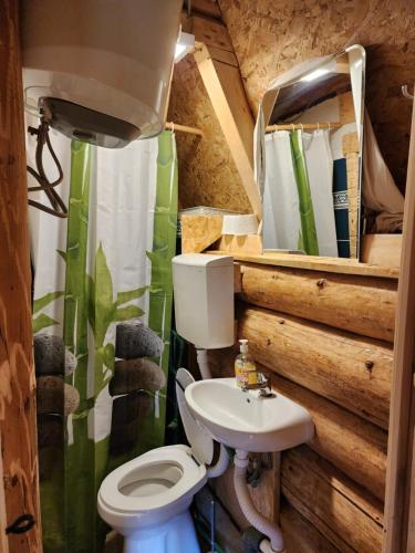 Vonios kambarys apgyvendinimo įstaigoje Etno WILLAGE Uskoci