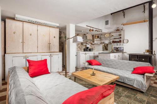 Holiday House Cave Romana