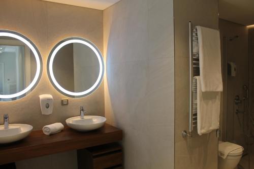 a bathroom with two sinks and a mirror at Garlon Residence in Istanbul