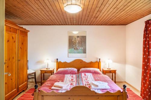 Ένα ή περισσότερα κρεβάτια σε δωμάτιο στο Landhaus Lucia