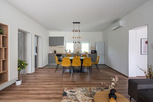 Dapur atau dapur kecil di Balatonic Lemon apartmanház