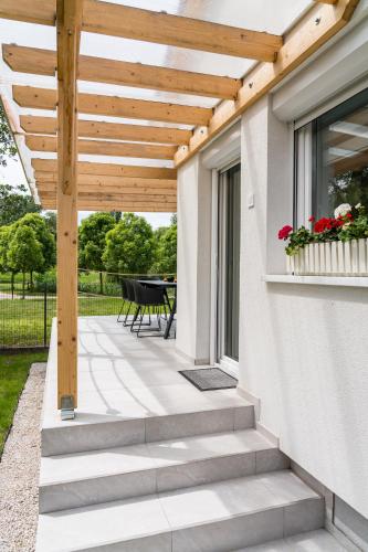 Balkoni atau teres di Balatonic Lemon apartmanház