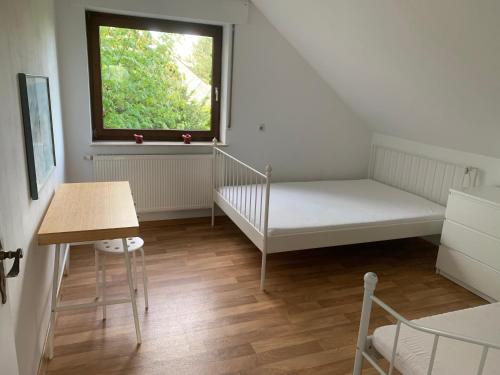 a small room with a bed and a window at Ferienwohnung am Teutoburger Wald und Eggegebirge in Paderborn