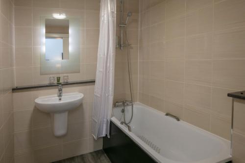 Bournemouth West Cliff Hotel & Spaにあるバスルーム