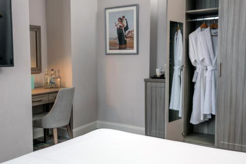 Bournemouth West Cliff Hotel & Spaにあるベッド