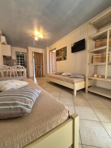 Ένα ή περισσότερα κρεβάτια σε δωμάτιο στο Vrachos Beach Hotel