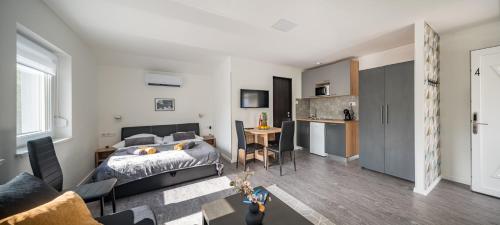 Katil atau katil-katil dalam bilik di Balatonic Lemon apartmanház